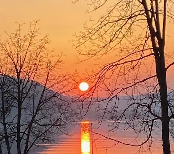 100m Zum Wunderschoene Mit Seeblick